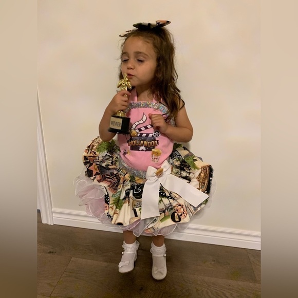 Hollywood/cinema theme Outfit of choice size 4-6 child - Picture 2 of 5